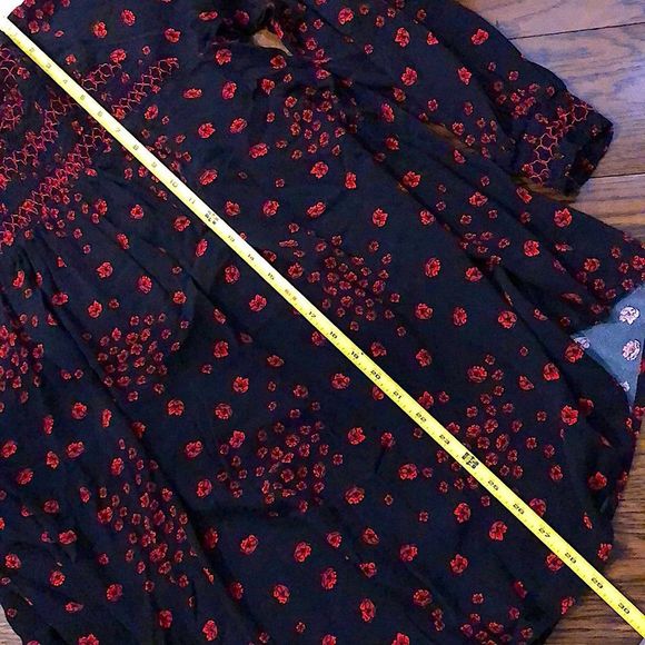 FREE PEOPLE Black Boho Tunic w Smocked Detail and Red Floral Pattern Sz Small - Picture 13 of 15